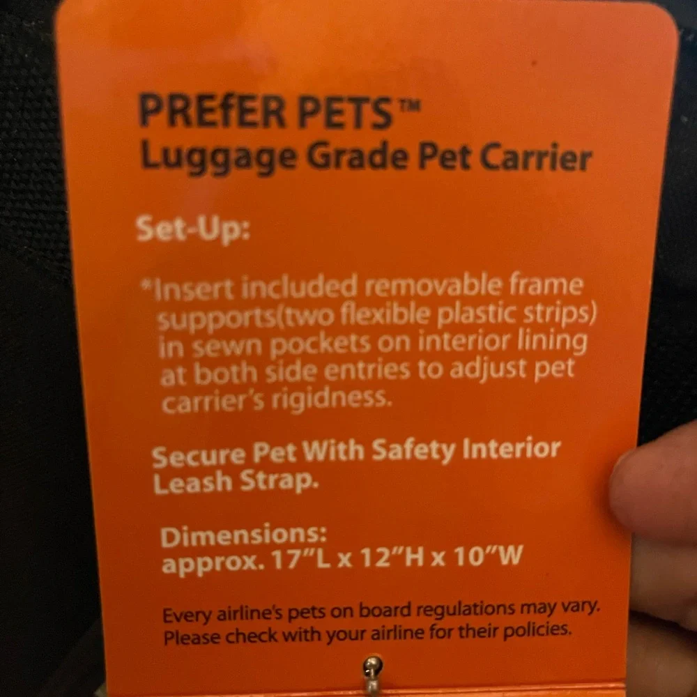 Pet carrier in black color. For small dogs or adult cats. Up to lbs 16.